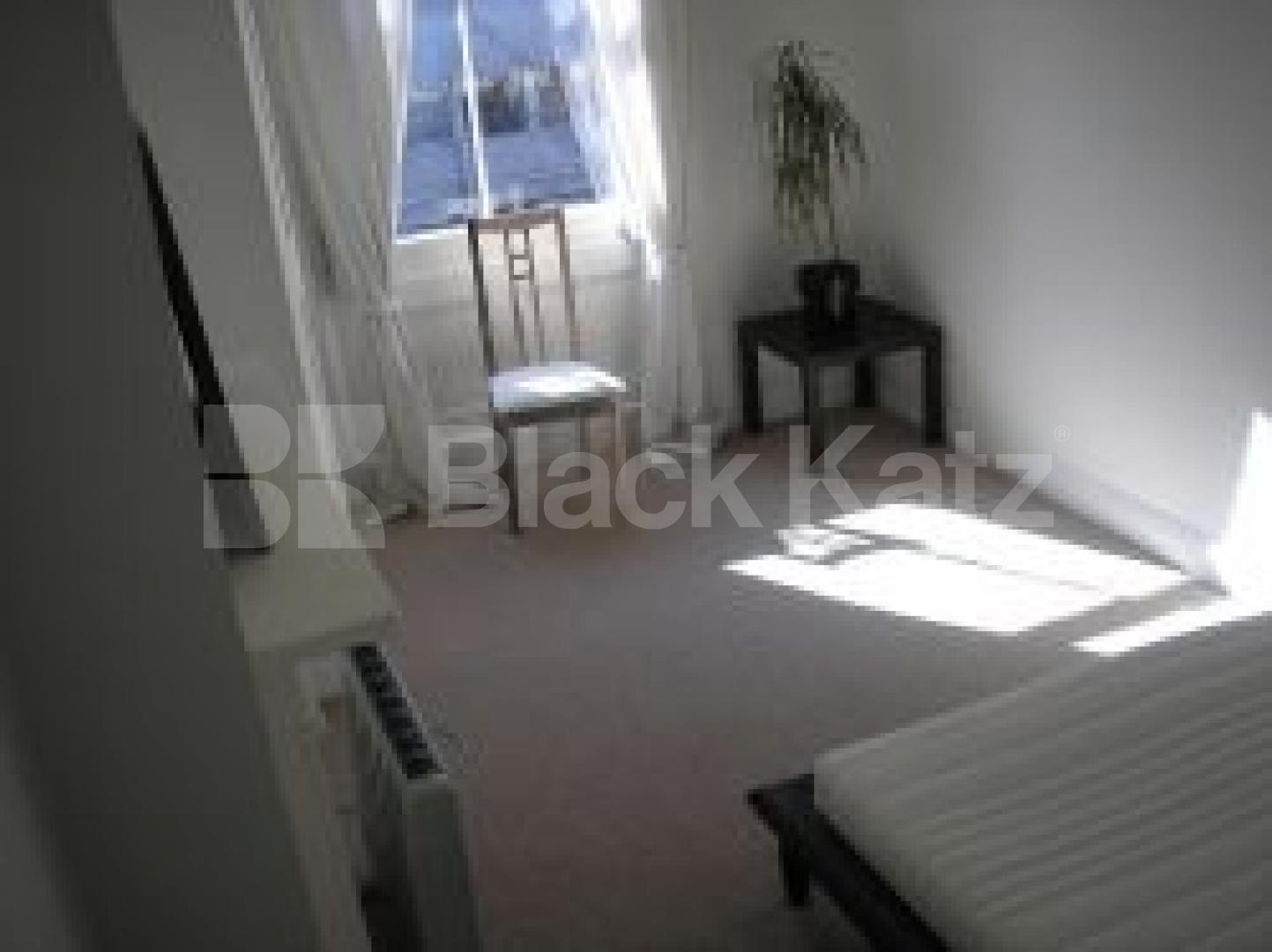 			4 Bedroom, 1 bath, 1 reception Flat			 Notting Hill Gate, NOTTING HILL W11